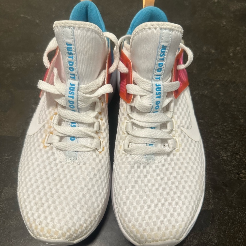Nike women size (7y)